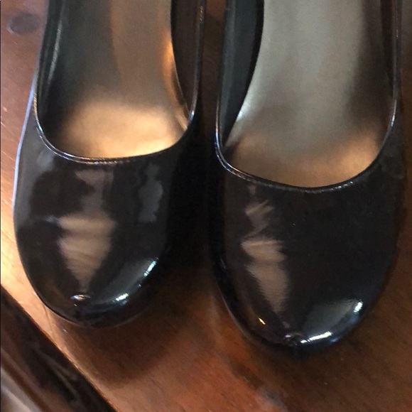 Me Too 4” Patent Leather Heels - Picture 3 of 3